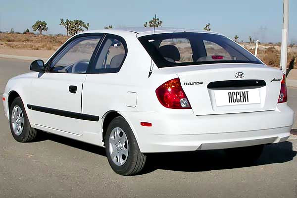Hatchback Hyundai Accent 2 LC рестайлинговая версия трехдверная