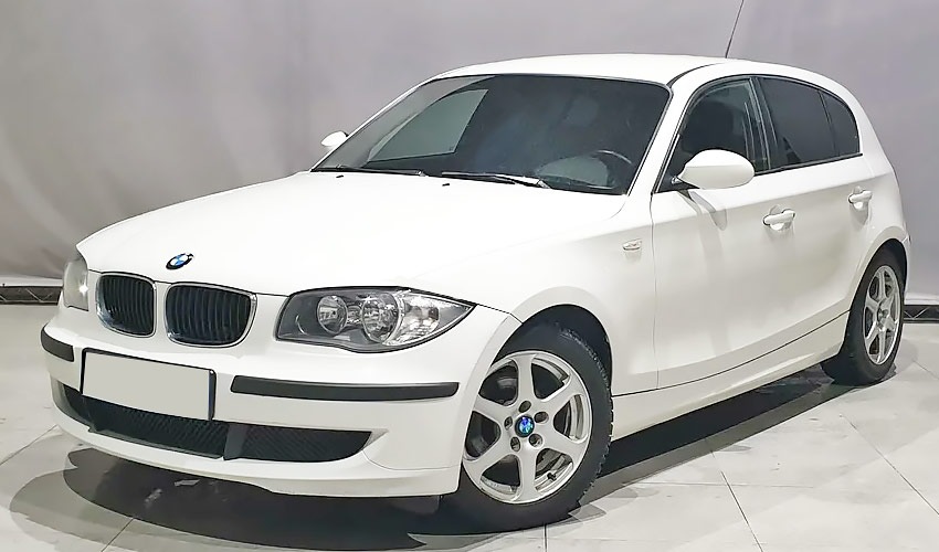 BMW 118i 2009 года с бензиновым двигателем 1.8 литра