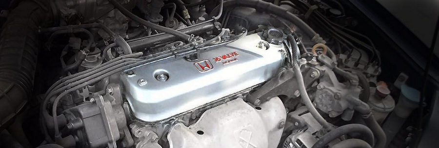 2.0-литровый бензиновый силовой агрегат Honda F20A под капотом Хонда Аккорд.
