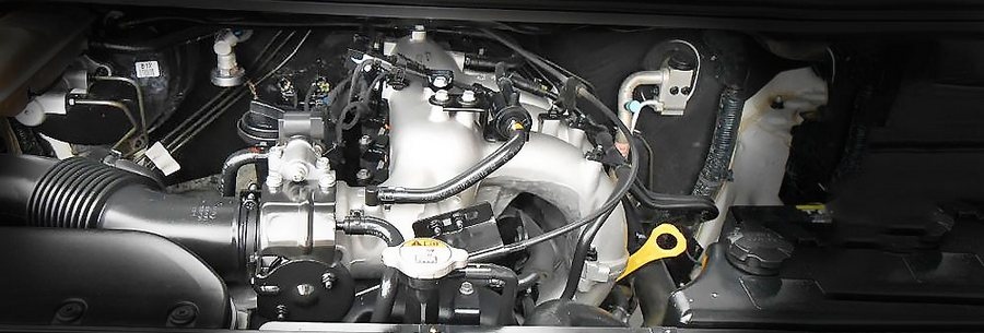 2.4-литровый бензиновый силовой агрегат Hyundai G4KG под капотом Хендай Гранд Старекс.