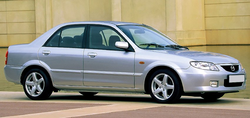 Mazda Familia 2001 года с бензиновым двигателем 1.5 литра