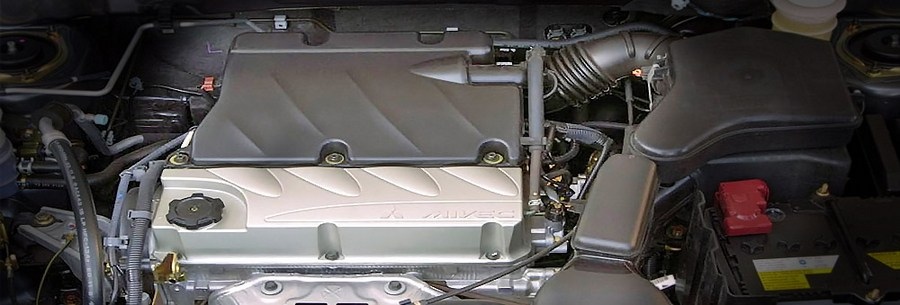 2.4-литровый бензиновый силовой агрегат Mitsubishi 4G69 под капотом Митсубиси Аутлендер.
