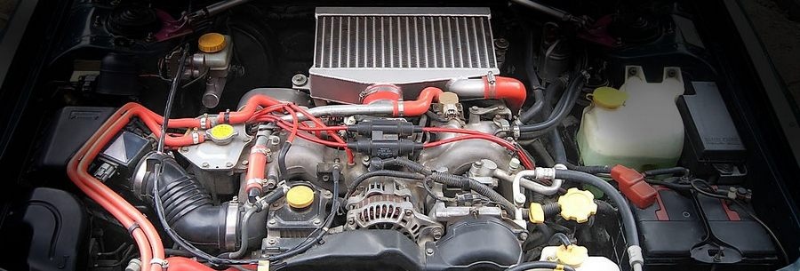 2.0-литровый бензиновый силовой агрегат Subaru EJ20G под капотом Субару Легаси.