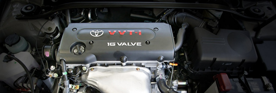 2.4-литровый бензиновый силовой агрегат Toyota 2AZ-FE под капотом Тойота Королла.