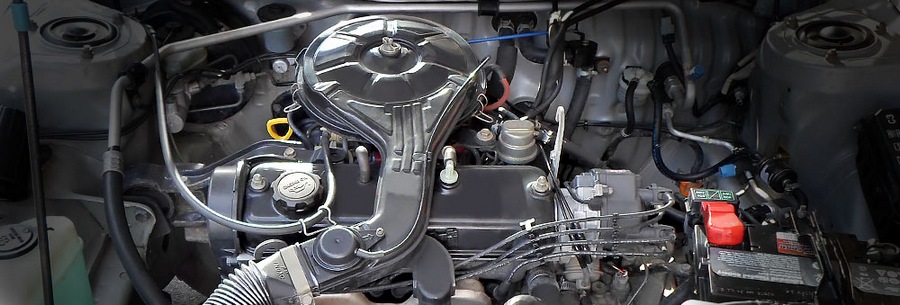 1.3-литровый бензиновый силовой агрегат Toyota 2E под капотом Тойота Королла.