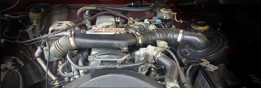 2.4-литровый дизельный силовой агрегат Toyota 2L-TE под капотом Тойота Хайлюкс Сурф.