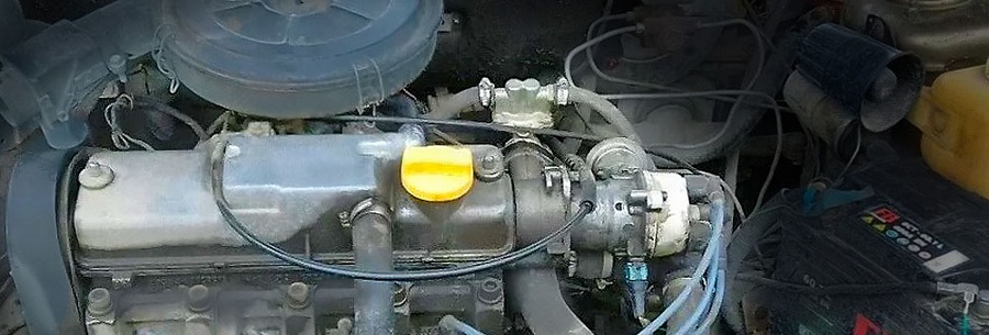 1.5-литровый бензиновый силовой агрегат ВАЗ 2110 под капотом Лада 110.