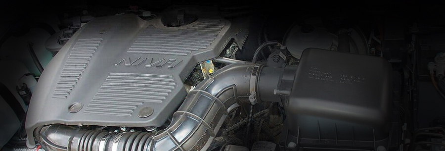 1.7-литровый бензиновый силовой агрегат ВАЗ 2123 под капотом Шевроле Нива.