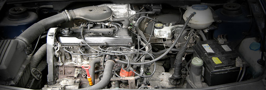 1.8-литровый бензиновый силовой агрегат VW ADZ под капотом Фольксваген Пассат Б3.