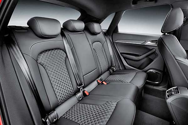 Внедорожник Audi RS Q3 I (8U) рестайлинговая модификация салон