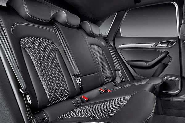 Внедорожник Audi RS Q3 I (8U) дорестайлинговая модификация салон