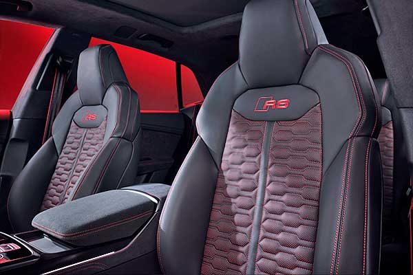 Внедорожник Audi RS Q8 I (4M) рестайлинговая модификация салон