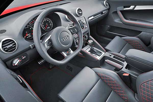 5-дверный hatchback Audi RS3 2 (8P) интерьер