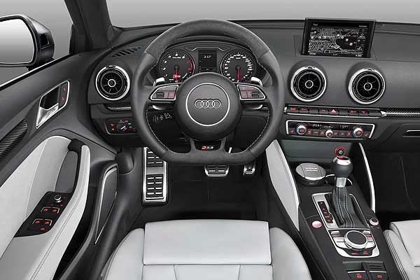 Интерьер Audi RS3 3 (8V) дорестайлинговая версия 