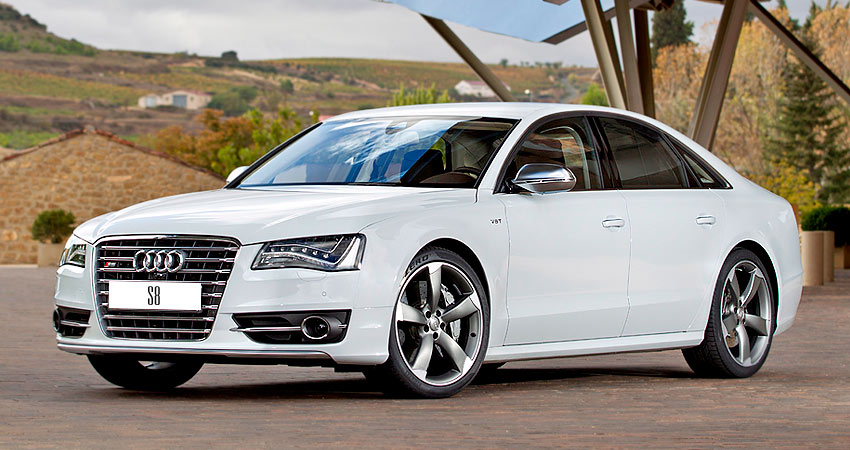 Audi S8 2012 года