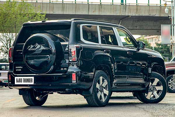 Внедорожник BAIC BJ60 Thunder 1 (B60V) вид сзади