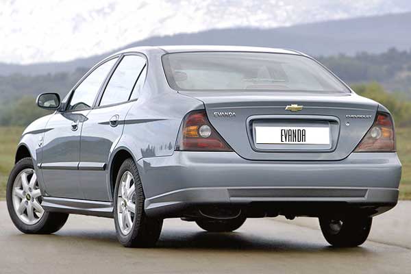 Sedan Chevrolet Evanda (V200) вид сзади