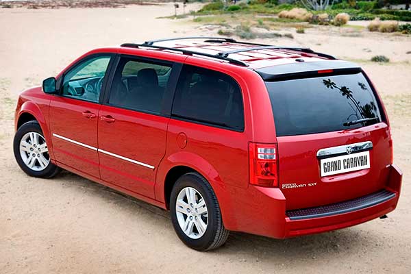 Минивэн Dodge Grand Caravan 5 (RT) вид сзади дорестайлинговая версия