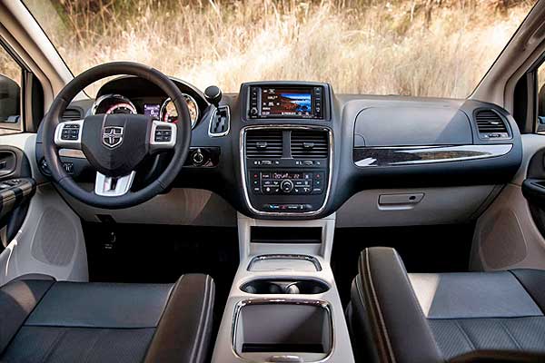 Минивэн Dodge Grand Caravan V (RT) интерьер после обновления