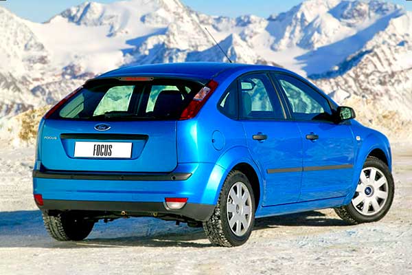 5-дверный хэтчбек Ford Focus 2 (C307) дорестайлинговая версия вид сзади