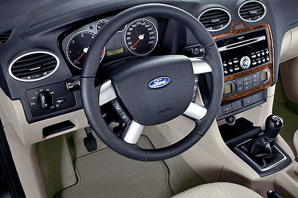 Ford Focus II (C307) до обновления интерьер