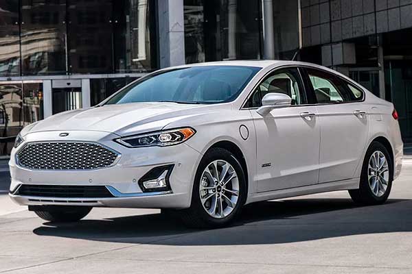 Седан Ford Fusion USA 2 (CD391) второй рестайлинг вид спереди