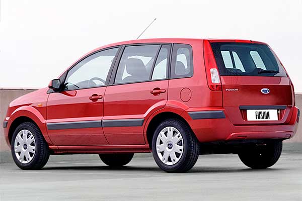 Кроссовер Форд Фьюжн 1 (B226) рестайлинговая версия вид сзади