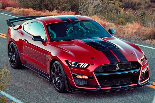 Купе Форд Мустанг Shelby GT500 вид спереди
