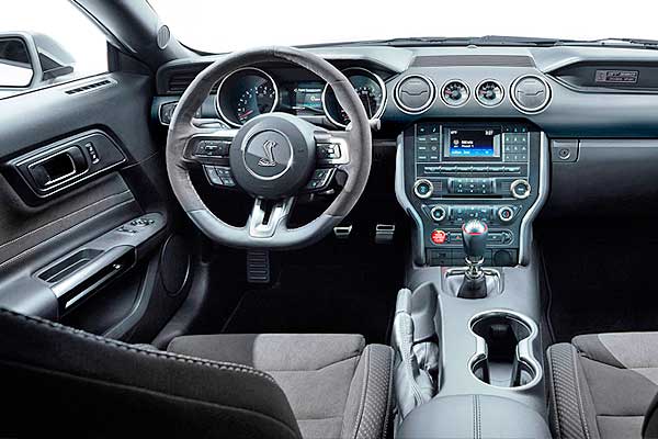 Ford Mustang Shelby GT350 интерьер