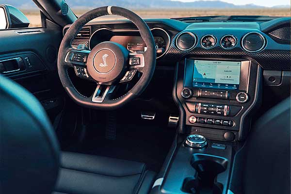 Ford Mustang Shelby GT500 интерьер