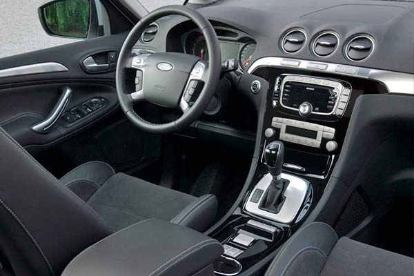 Минивэн Ford S-MAX I (CD340) после обновления интерьер