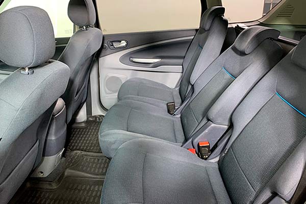 Минивэн Ford S-MAX I (CD340) дорестайлинговая модификация салон