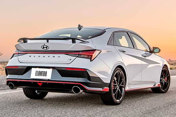 Седан Хендай Элантра N 7 (CN7) рестайлинговая версия вид сзади