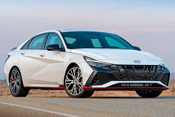 Седан Hyundai Elantra N 7 (CN7) до рестайлинга вид спереди