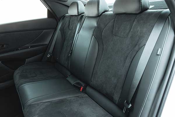 Седан Хендай Элантра N VII (CN7) рестайлинговая модификация салон