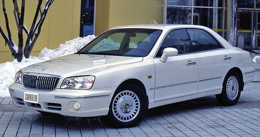 Hyundai Grandeur 2000 года с бензиновым двигателем 3.0 литра