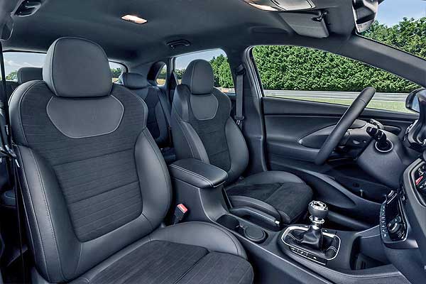 Hatchback Hyundai i30 N III PD дорестайлинговая модификация салон