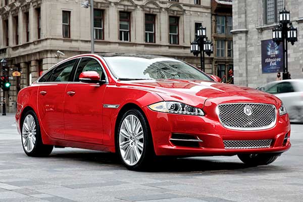 Седан Ягуар XJ 8 (Х260) до рестайлинга вид спереди