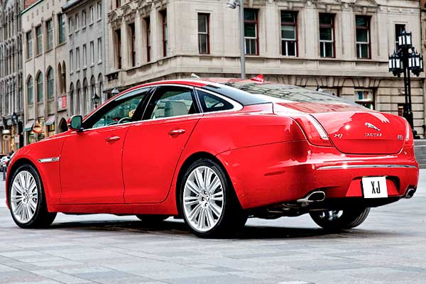 Sedan Jaguar XJ 8 (X351) дорестайлинговая версия вид сзади