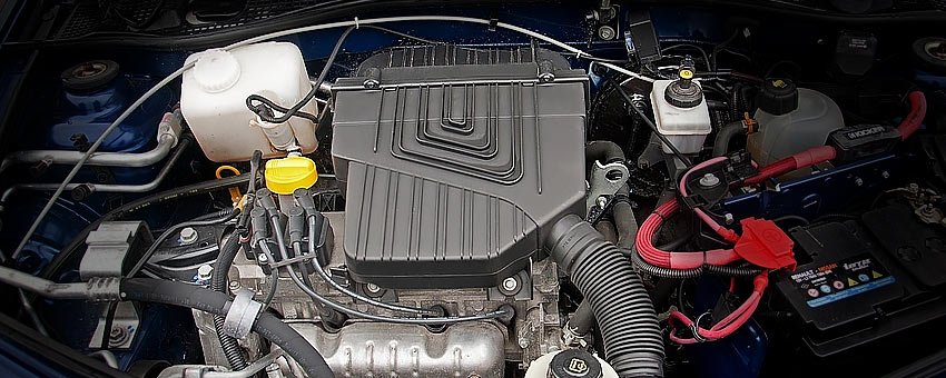 Мотор Рено К7М 1.6 литра 8 клапанов под капотом Лада Ларгус.