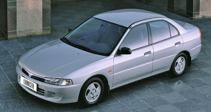 Mitsubishi Lancer 1997 года с бензиновым двигателем 1.3 литра