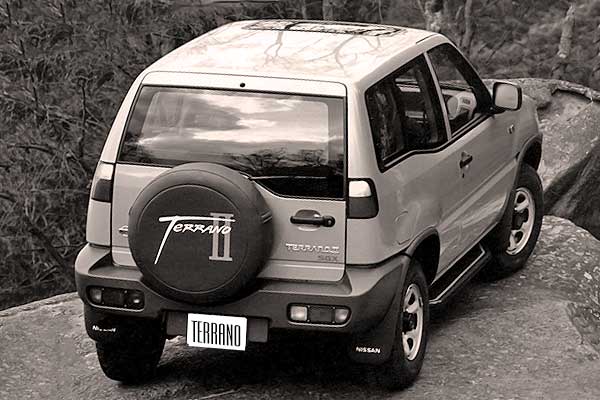 Внедорожник Nissan Terrano 2 R20 вид сзади