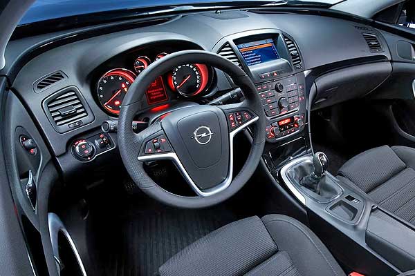 Opel Insignia A (G09) дорестайлинговая модификация интерьер