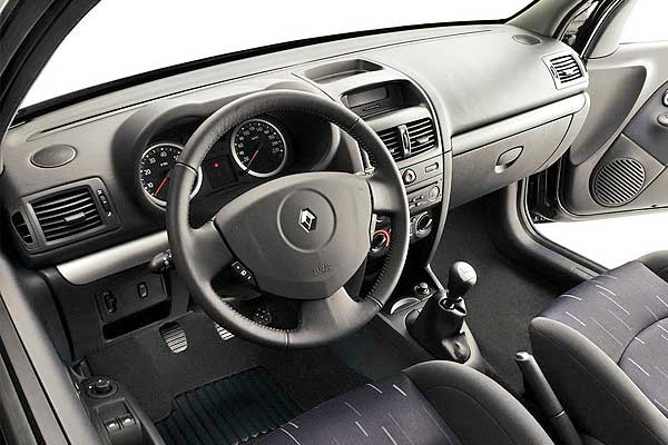 Hatchback Renault Clio II (X65)  рестайлинг Phase 2 торпедо