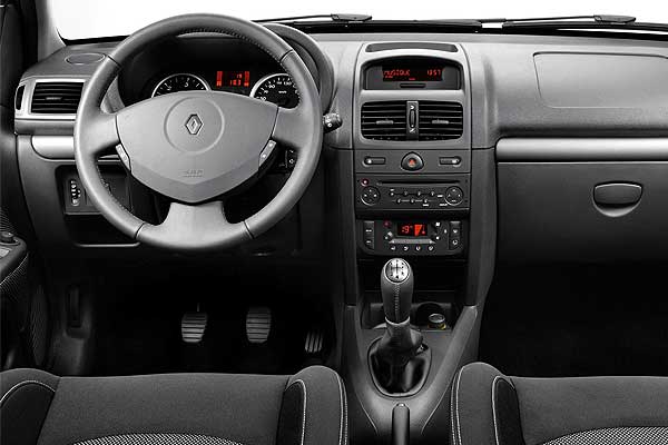 Hatchback Renault Clio II (X65)  рестайлинг Phase 5 торпедо