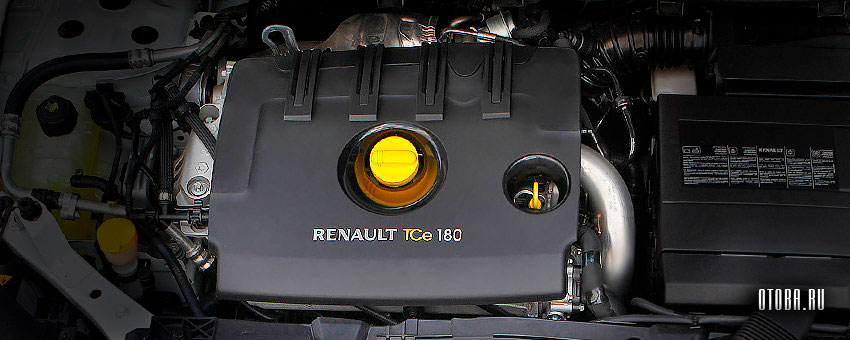 Мотор Рено F4Rt под капотом.
