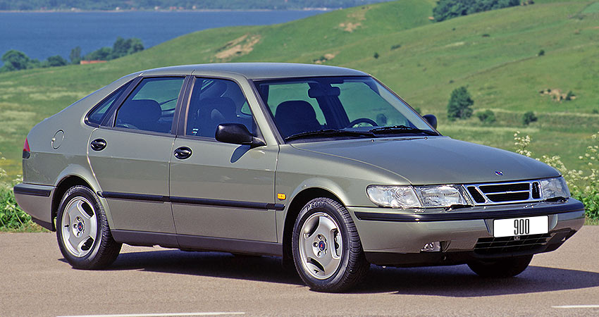 Saab 900 1996 года с бензиновым двигателем 2.0 литра