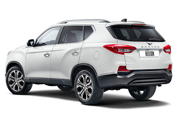 Внедорожник SsangYong Rexton 2 (Y400) вид сзади дорестайлинговая версия
