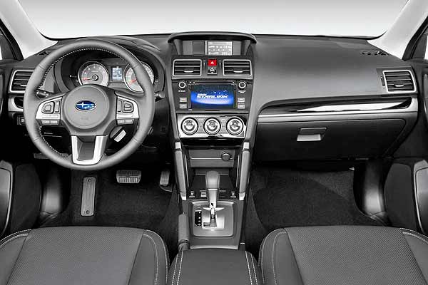 Кроссовер Subaru Forester IV (SJ) после обновления интерьер