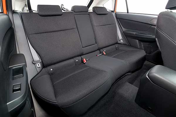 Кроссовер Subaru XV I (GP) дорестайлинговая модификация салон